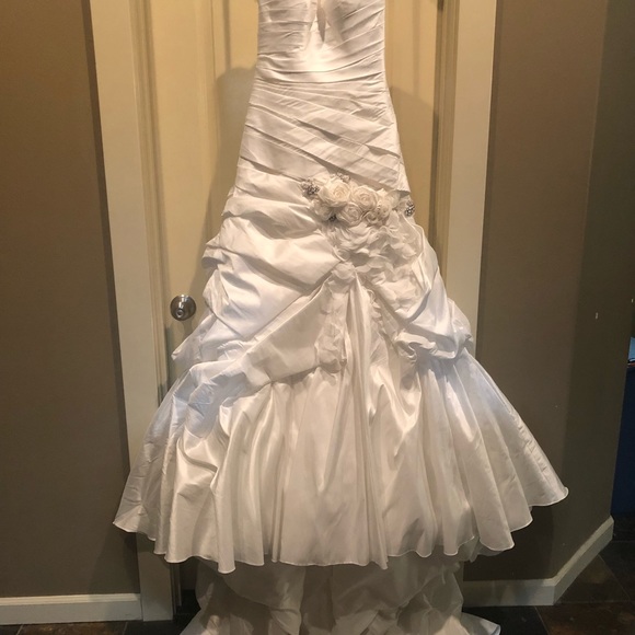 Allure bridals wedding gown - Picture 8 of 8